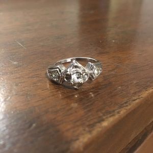 1990 Vintage AVON "Romantic Impressions" sz 6 ring